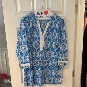 J. McLaughlin Blue Coral Print Tunic Top – ¾ Sleeve, Lace Trim, Resort Wear